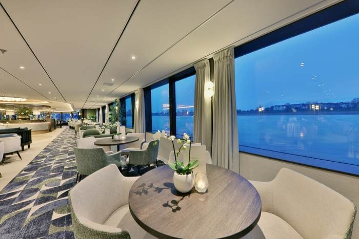 Viva Cruises Viva One - Bar & Lounge 2.jpg